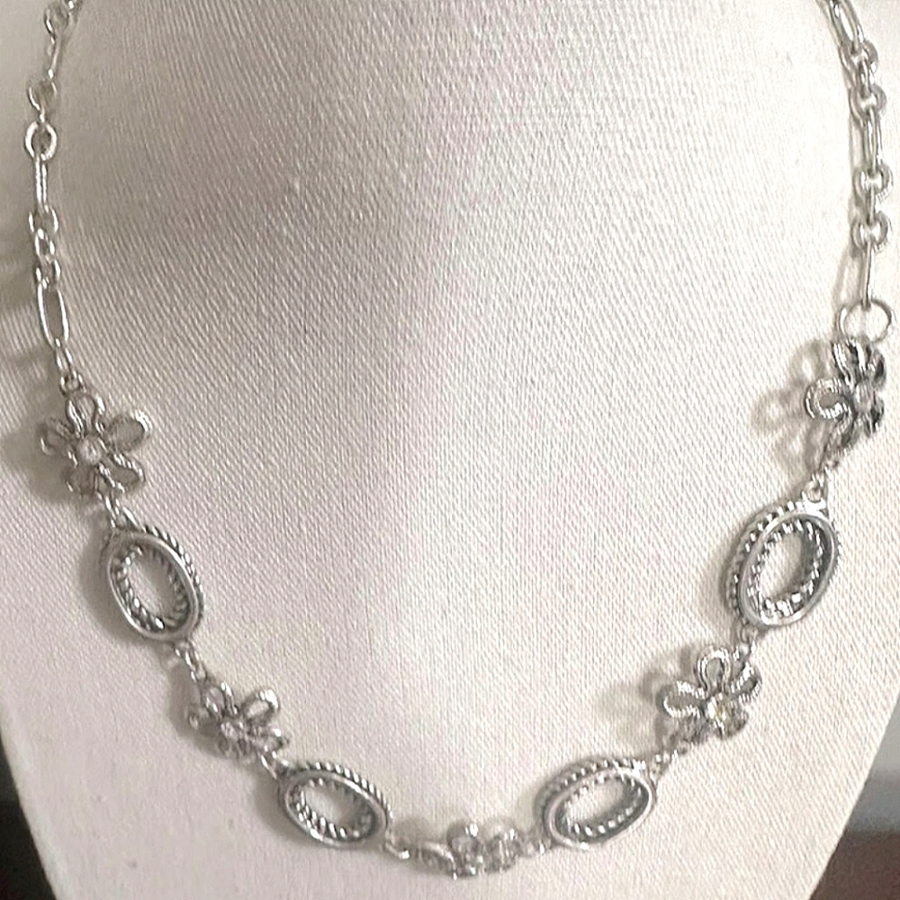 NWT Etienne Aigner Silvertone Daisy Chain Necklace
